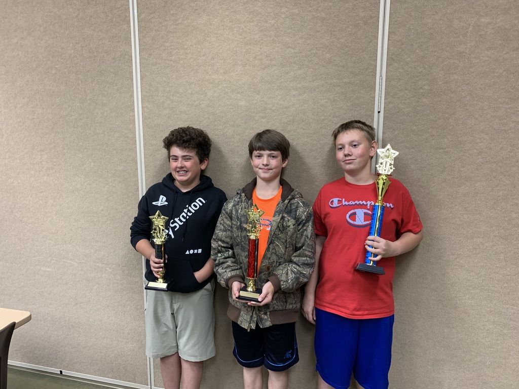 chess winners with their trophy